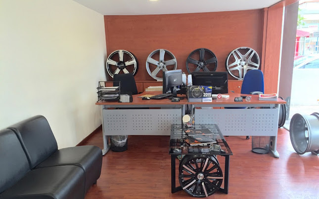 Opinii despre Χύτας Center Αγίου Δημητρίου în 'Αγιος Δημήτριος - Κατάστημα ελαστικών