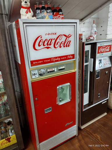 Furniture Store «The Old Cannery Furniture Warehouse», reviews and photos, 13608 Valley Ave E, Sumner, WA 98390, USA