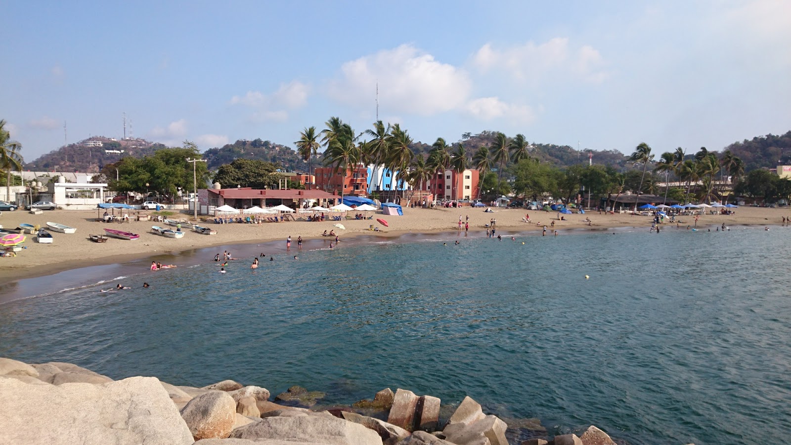 Foto van Playa San Pedrito met bruin zand oppervlakte