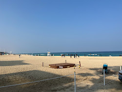 Anmok Beach'in fotoğrafı geniş bir kıyı şeridi ile birlikte
