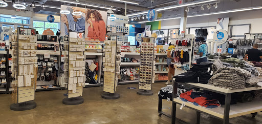 Clothing Store «Old Navy», reviews and photos, 3131 E Main St, Mohegan Lake, NY 10547, USA