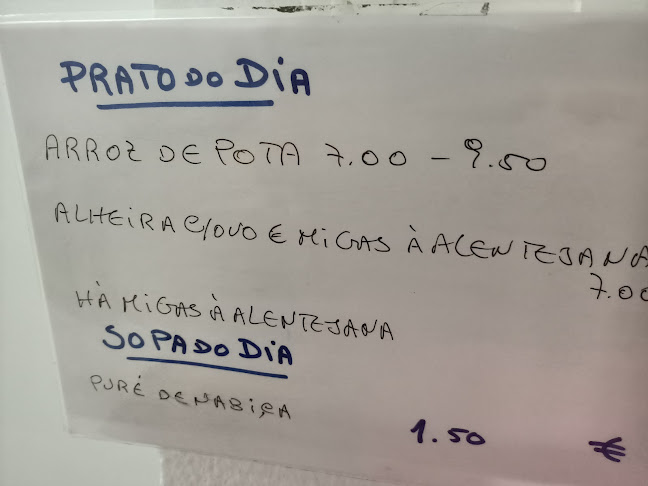 R. de Serpa Pinto 28A, 7000-537 Évora