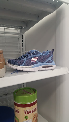 Clothing Store «Ross Dress for Less», reviews and photos, 1720 Douglas Rd, Oswego, IL 60543, USA