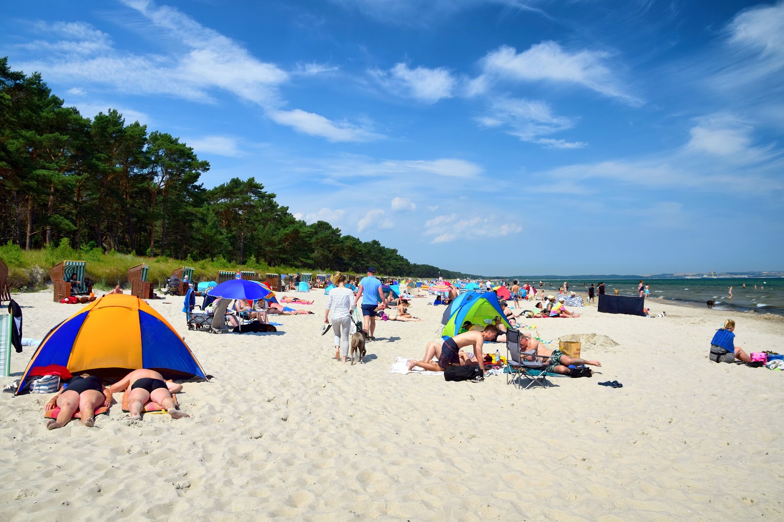 Photo de Plage de Prora avec rivage droit, long