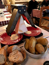 Raclette du Restaurant français Le Vieux Bistrot : Spécialité Fromage, Fondue , Raclette, Pierrades à Paris - n°9