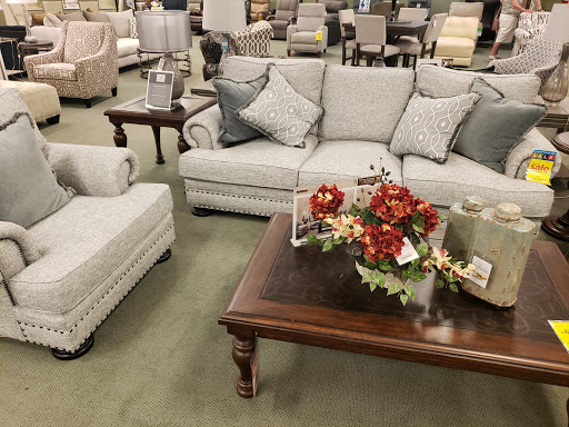 Shopping Mall «Metro Mall-Middle Village», reviews and photos, 6626 Metropolitan Ave, Middle Village, NY 11379, USA