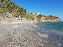 Kaki Skala beach'in fotoğrafı ve yerleşim