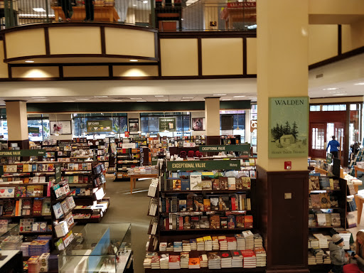 Book Store «Barnes & Noble», reviews and photos, 47 E Chicago Ave, Naperville, IL 60540, USA