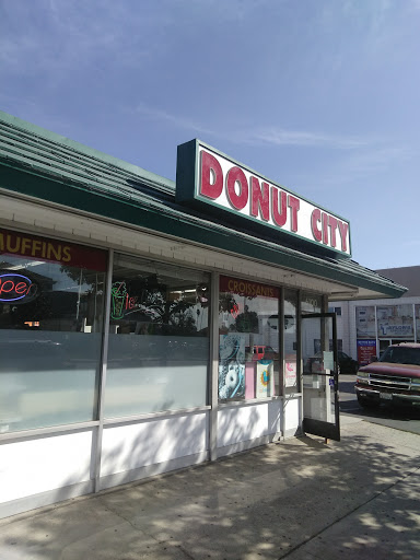 Donut Shop «Donut City», reviews and photos, 6100 Magnolia Ave, Riverside, CA 92506, USA