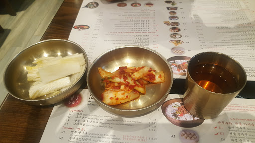 Shopping Mall «Oaktree Mall Shopping Center», reviews and photos, 2024 Center Ave n, Fort Lee, NJ 07024, USA