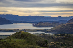 Rocky Mountain Lake Wanaka viewpoint