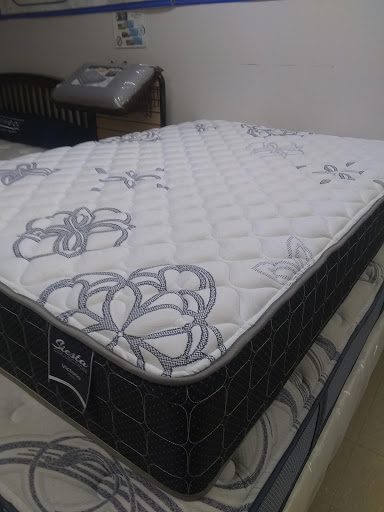 Mattress Store «Michigan Discount Mattress», reviews and photos, 24774 Crestview, Farmington Hills, MI 48335, USA