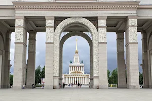 Main entrance arch VDNH image