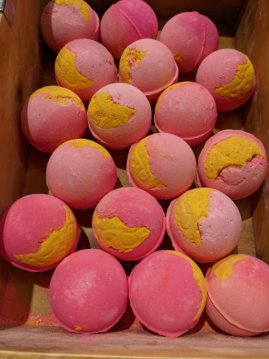 Cosmetics Store «Lush Cosmetics», reviews and photos, 3915 W 50th St, Edina, MN 55424, USA