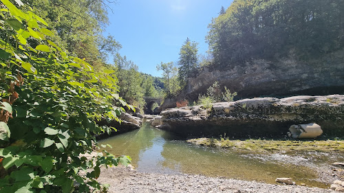 Aire de repos aux bords des Usses à Contamine-Sarzin