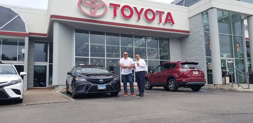 Toyota Dealer «Oakbrook Toyota», reviews and photos, 550 E Ogden Ave, Westmont, IL 60559, USA