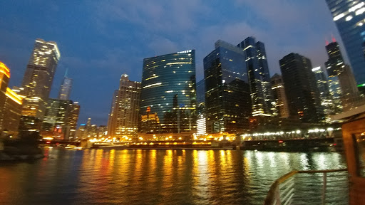 Movie Theater «ShowPlace ICON Theatres at Roosevelt Collection with ICON•X - Chicago», reviews and photos, 1011 S Delano Ct, Chicago, IL 60605, USA