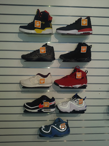 Shoe Store «Footaction», reviews and photos, 151 Crossroads Blvd, Cary, NC 27518, USA