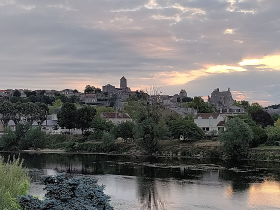 Photo hôtels Hotel Le Chalet Fleuri 86300 Chauvigny