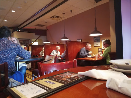 American Restaurant «Club Car», reviews and photos, 13435 University Ave #200, Clive, IA 50325, USA