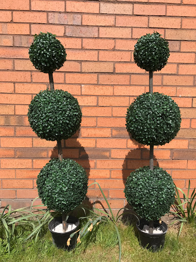 Hedgedin - Artificial Hedge - Bespoke Artificial Hedging - Green Wall - Hedge Planter - Artificial Flower Walls (UK Wide)