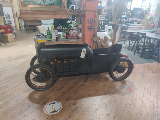 Used Office Furniture Store «City Liquidators: Used Office Furniture», reviews and photos, 830 SE 3rd Ave, Portland, OR 97214, USA