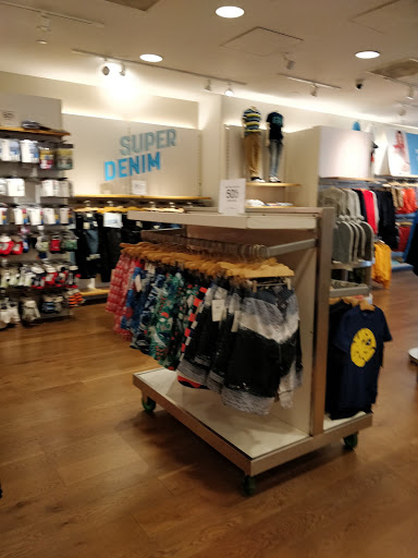 Clothing Store «Gap», reviews and photos, 200 State St, Boston, MA 02109, USA