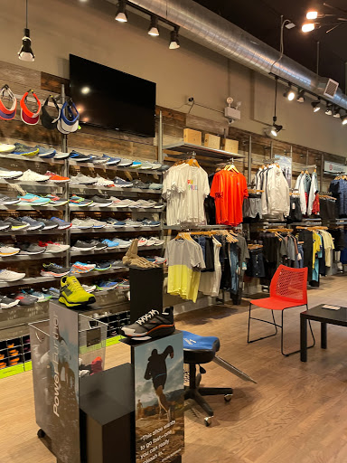 Sporting Goods Store «Fleet Feet Sports - Old Town», reviews and photos, 1620 N Wells St, Chicago, IL 60614, USA