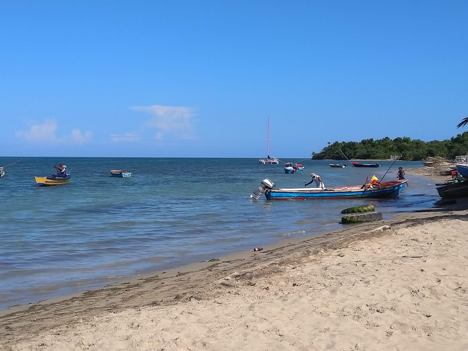 Fotografija Salem beach z svetel pesek površino