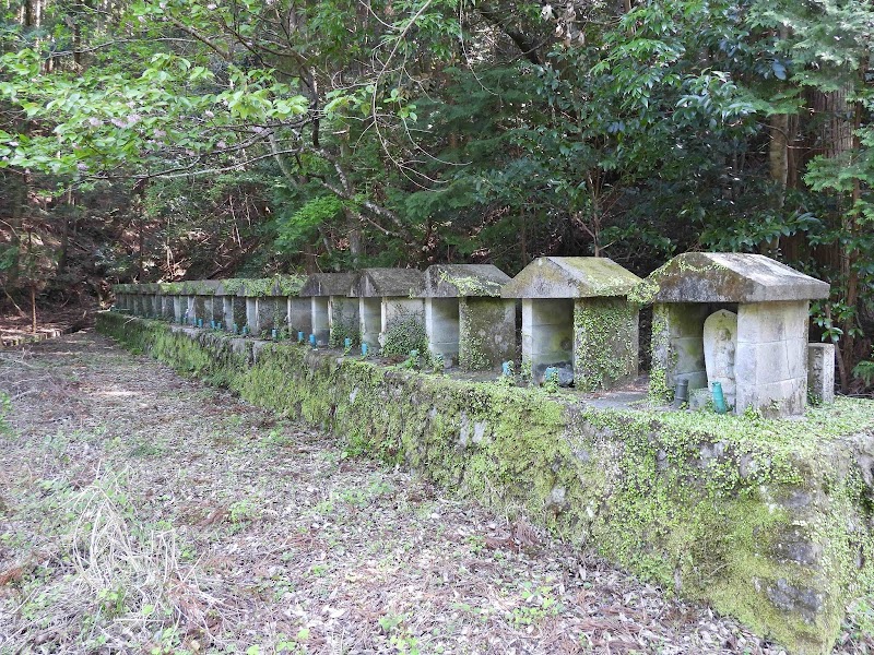 山の神 石祠群（左岸）