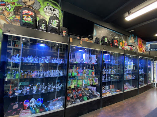 Tobacco Shop «Puffit Smoke & Vape Shop», reviews and photos, 4434 S Archer Ave, Chicago, IL 60632, USA