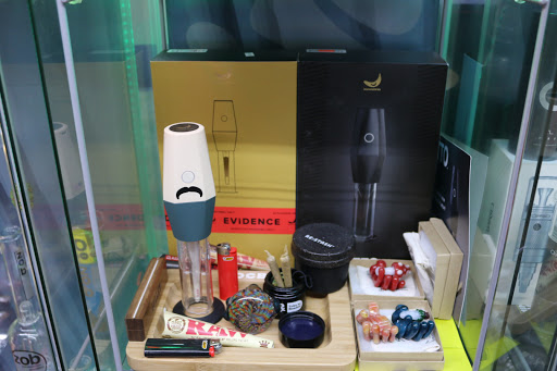 Tobacco Shop «The Hub 3 Smoke Shop», reviews and photos, 2631 NE Vivion Rd, Kansas City, MO 64119, USA