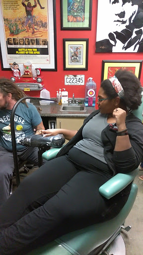 Tattoo Shop «Knuckle Up Tattoo Co.», reviews and photos, 2083 Irvin Cobb Dr, Paducah, KY 42003, USA