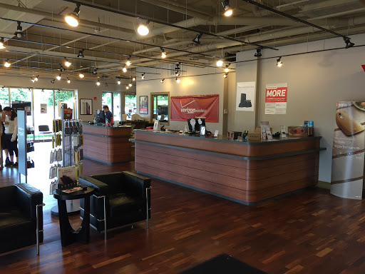 Cell Phone Store «Verizon Authorized Retailer, TCC», reviews and photos, 510 Winnetka Rd, Winnetka, IL 60093, USA