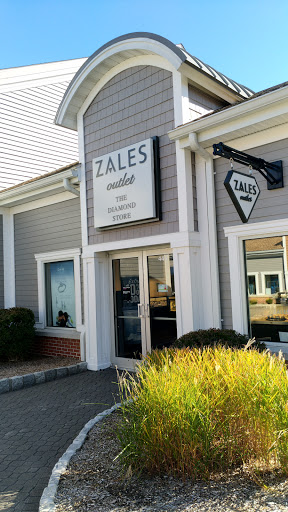 Jewelry Store «Zales - The Diamond Store», reviews and photos, 443 Evergreen Ct, Central Valley, NY 10917, USA