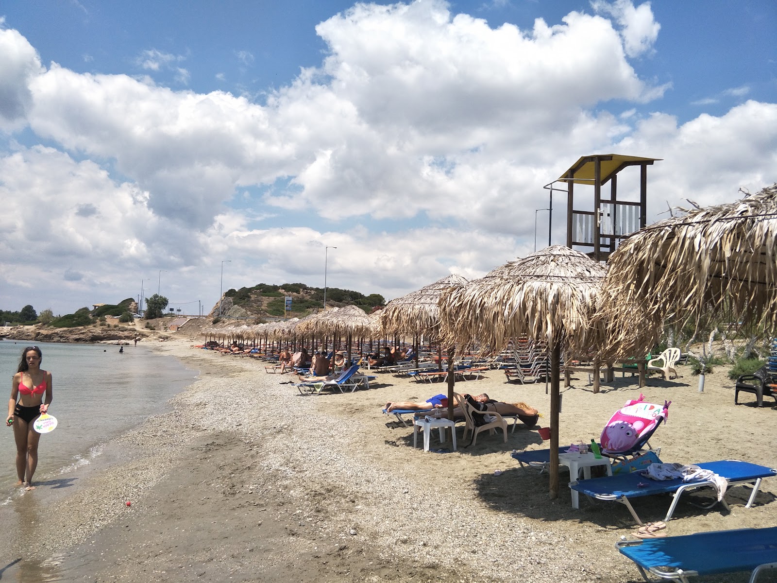 Foto van Paralia Kiteza met groen water oppervlakte