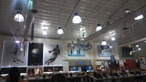 Shoe Store «WSS», reviews and photos, 7111 Vineland Ave, North Hollywood, CA 91605, USA