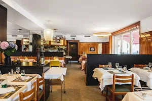 Hôtel-Restaurant Victoria image