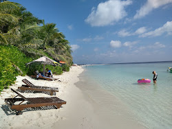 Gunbaru Beach'in fotoğrafı geniş bir kıyı şeridi ile birlikte