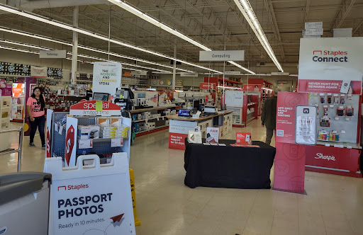 Office Supply Store «Staples», reviews and photos, 2045 S Pleasant Valley Rd, Winchester, VA 22602, USA