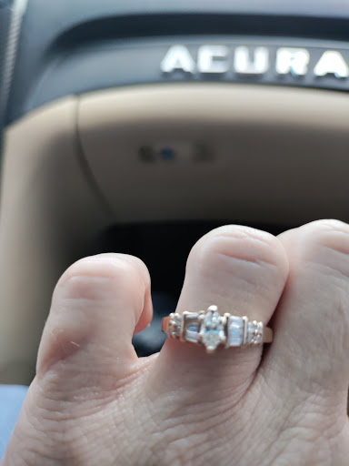 Pawn Shop «La Familia Pawn and Jewelry», reviews and photos, 2057 Americana Blvd, Orlando, FL 32839, USA