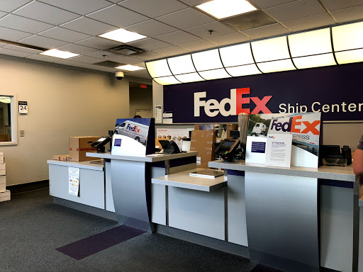 Shipping and Mailing Service «FedEx Ship Center», reviews and photos, 310 Paramount Dr, Raynham, MA 02767, USA