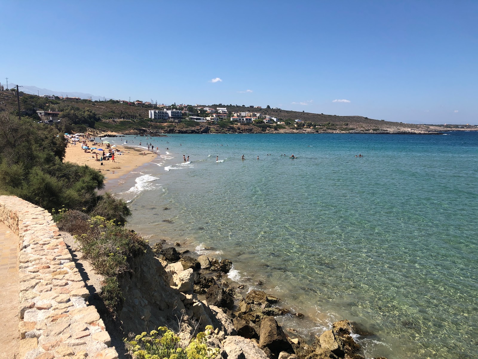 Foto von Kalathas Strand mit geräumige bucht