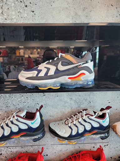 Shoe Store «Hibbett Sports», reviews and photos, 4665 Garth Rd #600, Baytown, TX 77521, USA