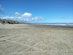 Foto di Ninety Mile Beach Rd con costa lunga e dritta