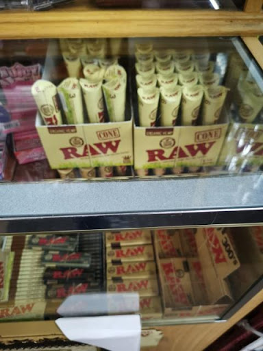 Tobacco Shop «Tobacco Leaf 4 Less & Vapor», reviews and photos, 1206 Northwest Hwy, Garland, TX 75041, USA