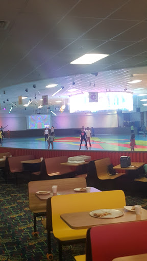 Roller Skating Rink «Bonaventure Always Family Friendly Skating Center And Birthday Parties», reviews and photos, 24505 Halsted Rd, Farmington Hills, MI 48335, USA