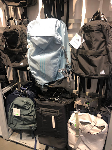 Shopping Mall «Johnson Creek Premium Outlets», reviews and photos, 575 Linmar Ln, Johnson Creek, WI 53038, USA