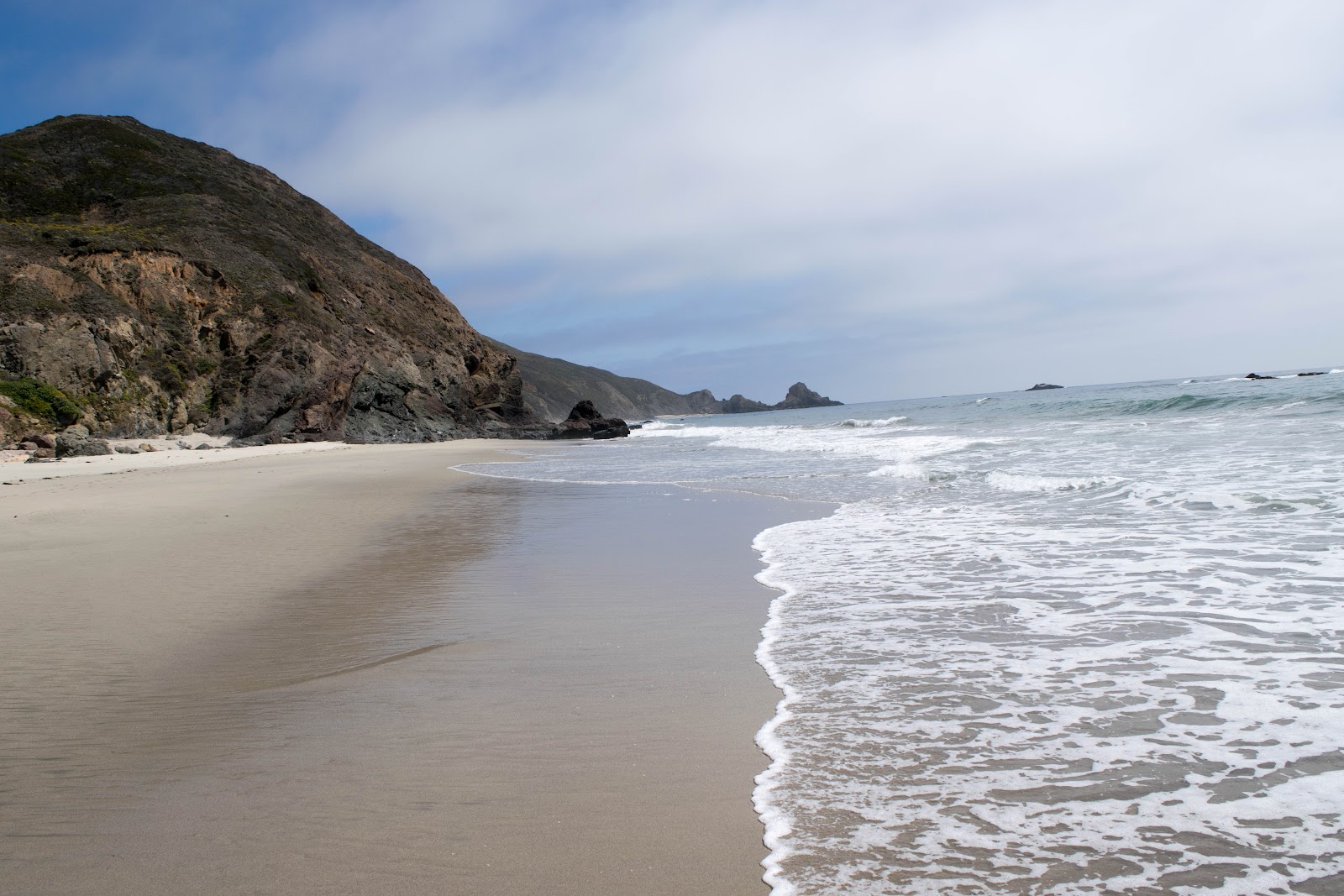 Foto van Molera Beach met beige zand oppervlakte