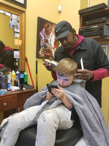 Beauty Salon «Dons & Divas Unisex Hair Salon», reviews and photos, 289 Nostrand Ave # A, Brooklyn, NY 11216, USA